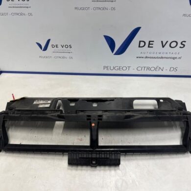 Peugeot 308 1.6 HDi 92 16V Front panel 2015 96773637XT