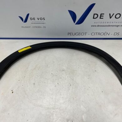 Peugeot 2008 1.2 VTi 12V PureTech 100 Wheel arch strip 2021 98257367XT