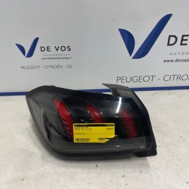 Peugeot 208 1.2 Vti 12V PureTech 100 Achterlicht links 2021 9823216880