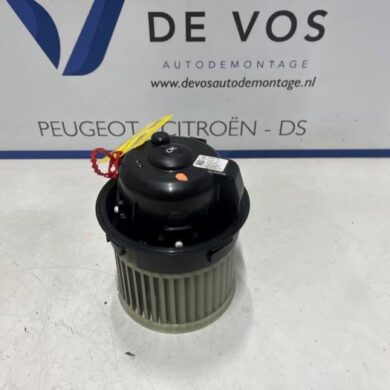 Peugeot 208 1.2 Vti 12V PureTech 75 Heating and ventilation fan motor 2020 9840566280