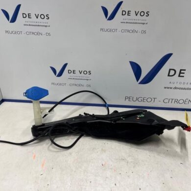 DS Automobiles DS4 1.6 16V E-Tense 225 Ruitensproeiertank voor 2024 9843214980