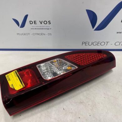 Citroen Berlingo 1.2 12V PureTech 110 Achterlicht rechts 2018 9677205080-1680022580