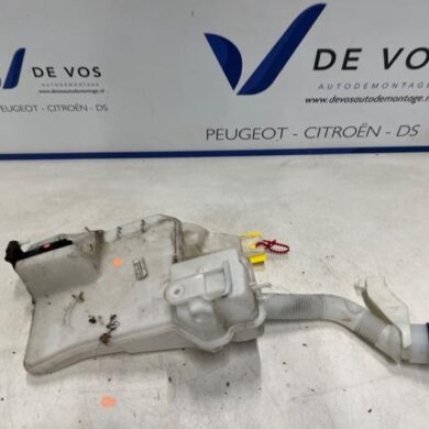Peugeot 208 1.2 Vti 12V PureTech 100 Front windscreen washer reservoir 2021 9828382980-9836396080