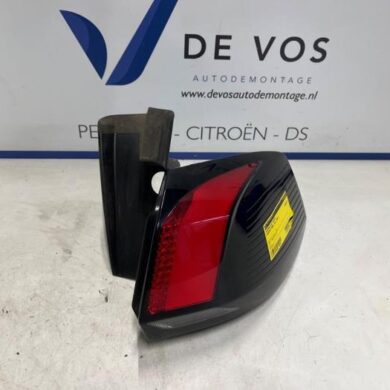 Peugeot 5008 1.2 12V e-THP PureTech 130 Achterlicht rechts 2020 9811028180