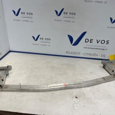 Peugeot 5008  Front bumper frame 2021 9822100180
