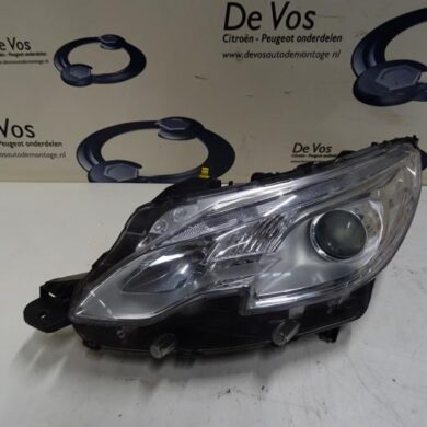 Peugeot 2008  Koplamp links 2015 9815405780