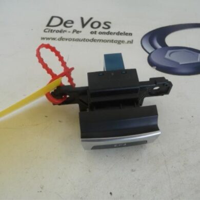 Peugeot 308  Handrem schakelaar HNZHN01 2015 96785851VV