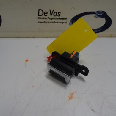 Peugeot 308  Parking brake switch AHX-AHXAH01 2016 96785851VV