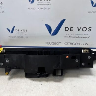 Peugeot Partner  Slotplaat voor 2023 9830512680