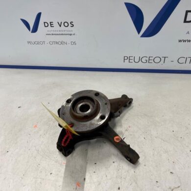 Peugeot 208 1.2 Vti 12V PureTech 100 Fusee links-voor 2021 9826878080