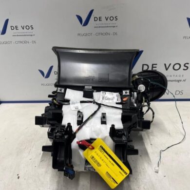 Citroen C3 Aircross 1.2 e-THP PureTech 110 Heater housing 2020 9818314780