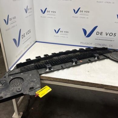 Peugeot 308 1.2 12V PureTech 130 Schutzblech Boden 2022 9835411980