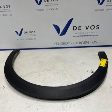 Peugeot 2008 1.2 VTi 12V PureTech 100 Wheel arch strip 2021 98257367XT