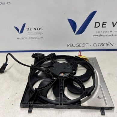 Peugeot 2008 1.2 VTi 12V PureTech 100 Cooling fan housing 2021 9827752980
