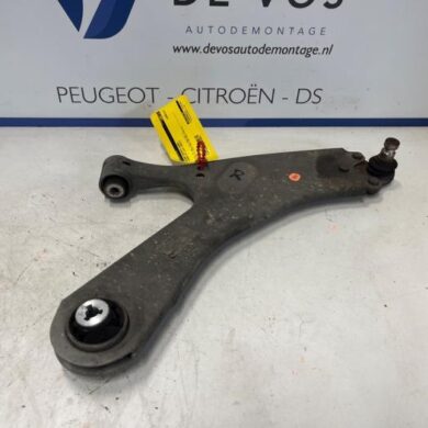 Citroen C4 1.2 PureTech 130 12V Draagarm rechts-voor 2021 9831682780