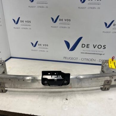 Peugeot 5008  Front bumper frame 2021 9824513780