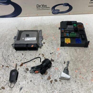 Peugeot 308  Engine management computer HNY 2016 1611717480-9818160080-1677612980