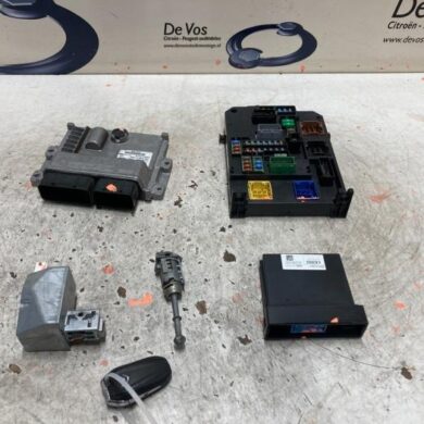 Citroen C4 Picasso  Engine management computer AHX 2014 1613389380-1677621480-9808270880