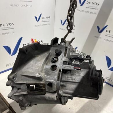 Peugeot 2008 1.2 VTi 12V PureTech 100 Versnellingsbak HNK-HN05 2021 1629122580-1629122680-1656759780-9834798180 20XJ03