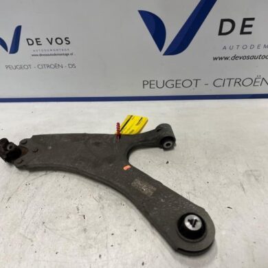 Peugeot 2008 1.2 VTi 12V PureTech 100 Front wishbone, left 2021 9831682580