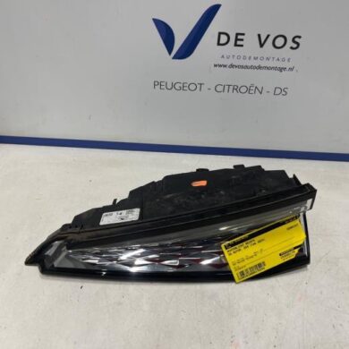 DS Automobiles DS4 1.2 12V Hybrid 136 Taillight, right 2024 9844895280