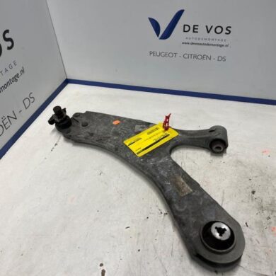 Opel Mokka 1.2 Turbo 12V Front wishbone, left 2023 9831682580