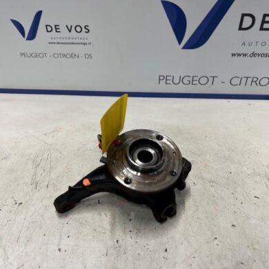 Opel Mokka 1.2 Turbo 12V Fusee rechts-voor 2023 9826532380