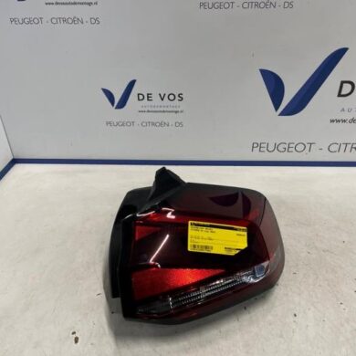 Citroen C4 1.2 PureTech 130 12V Achterlicht rechts 2022 9831100080