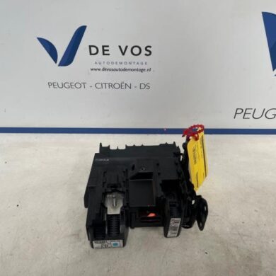 Peugeot 308 2.0 BlueHDi 150 16V Fuse box 2016 9675349880