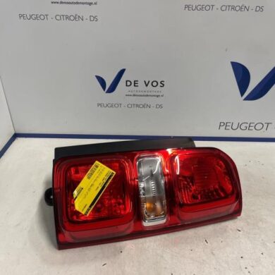 Citroen Jumpy 2.0 Blue HDI 150 Taillight, right 2022 9808243080