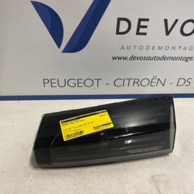 Peugeot 2008 1.2 Hybrid 136 Rücklicht rechts 2024 9850438380