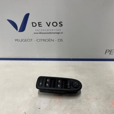 Peugeot 308 1.6 16V THP 155 Multi-functional window switch 2015 6490S7