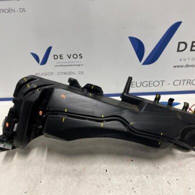 DS Automobiles DS4  Front windscreen washer reservoir 2021 9831431380