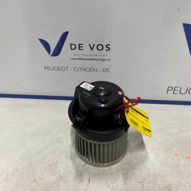 Peugeot 2008 1.2 VTi 12V PureTech 100 Kachel Ventilatiemotor 2021 9840566280