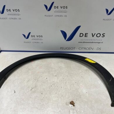 Peugeot 3008 1.2 12V PureTech Hybrid 48V Wheel arch strip 2022 98252889XT