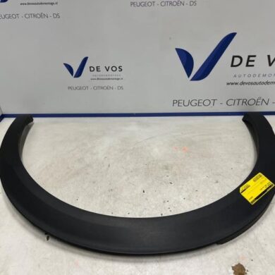 Peugeot 2008 1.2 VTi 12V PureTech 100 Wheel arch strip 2021 98257367XT