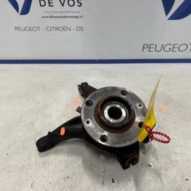 Peugeot 2008 1.2 VTi 12V PureTech 100 Knuckle, front right 2021 9826532380