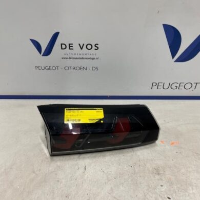 Peugeot 2008 1.2 VTi 12V PureTech 100 Taillight, left 2021 9825957580