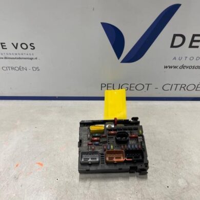 Peugeot 5008 1.6 HDiF 16V Fuse box 2011 9807028580-9675877980