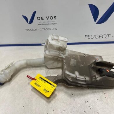 Peugeot 2008 1.2 VTi 12V PureTech 100 Front windscreen washer reservoir 2021 9828382980-9836396080