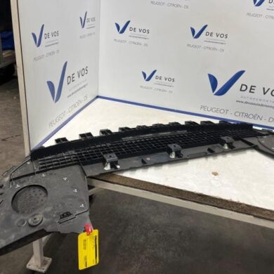 Peugeot 308 1.2 PureTech Hybrid 136 Bash plate 2022 9835411980