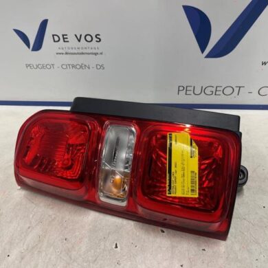 Peugeot Expert 2.0 Blue HDi 145 16V Achterlicht links 2022 9808243180