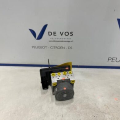 Peugeot 2008 1.2 VTi 12V PureTech 100 ABS Pomp HNK-HN05 2021 1682804480-1686632780-9842946180-1682804180