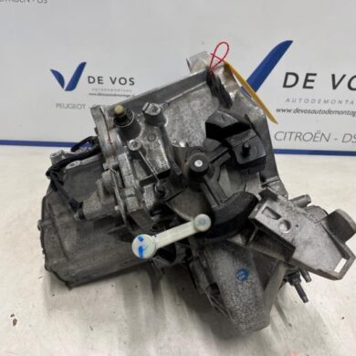 Peugeot 2008 1.2 VTi 12V PureTech 100 Versnellingsbak HNK-HN05 2021 1629122580-1629122680-1656759780-9834798180 20XJ03
