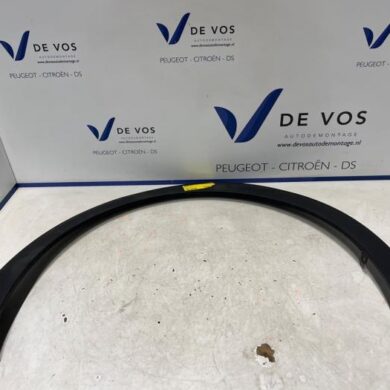 Peugeot 3008 1.2 12V PureTech Hybrid 48V Wheel arch strip 2022 98252888XT