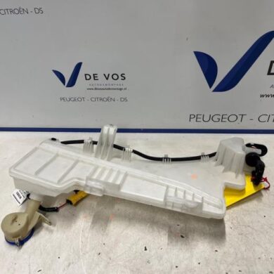 Peugeot 3008 1.2 12V PureTech Hybrid 48V Front windscreen washer reservoir 2022 9841404380