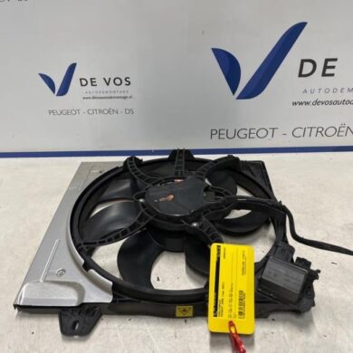 Peugeot 2008 1.2 VTi 12V PureTech 100 Cooling fan housing 2021 9827752980