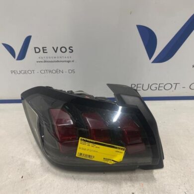 Peugeot 208 1.2 Vti 12V PureTech 75 Achterlicht links 2019 9823216780