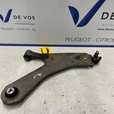 Citroen C4 1.2 PureTech 130 12V Front wishbone, right 2021 9831682780