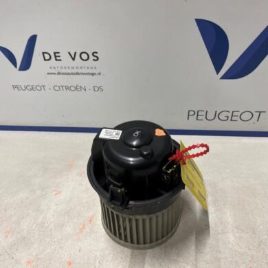 Opel Corsa 1.2 12V 75 Heating and ventilation fan motor 2023 9840566280
